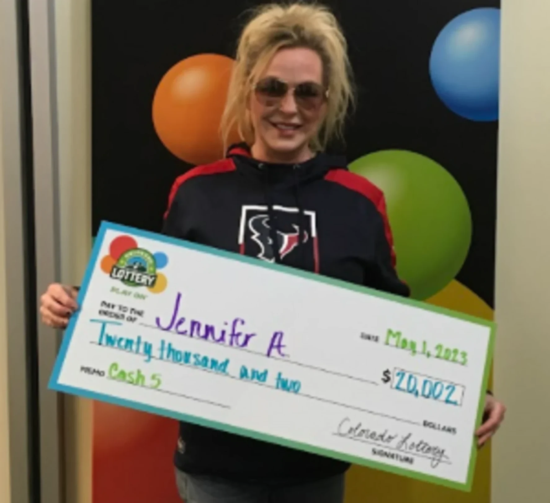 Jennifer A. 在幸运的 Cash 5 游戏中赢得了 2 万美元！